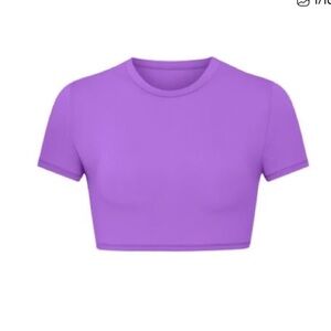 SKIMS FITS EVERYBODY SUPER CROPPED T-SHIRT | ULTRA VIOLET